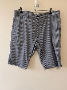 Hugo Boss Sam Men’s Blue White Striped Flat Front Shorts Size 52 EU 36 US Casua
